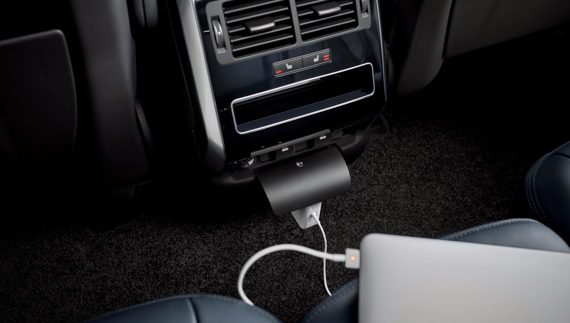 A look at the high-tech cabin in the Range Rover Sport