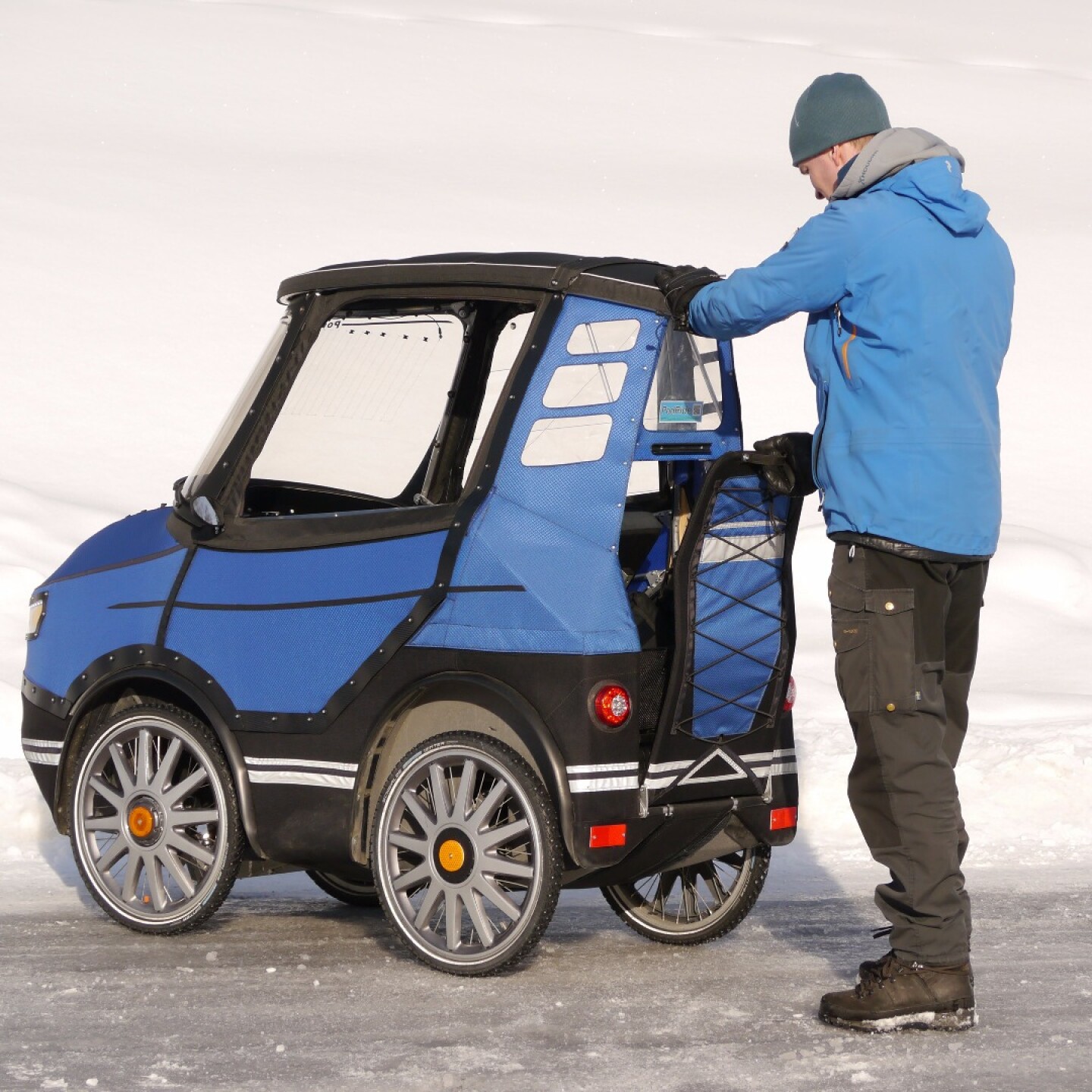 PodRide blurs the line between bike and car