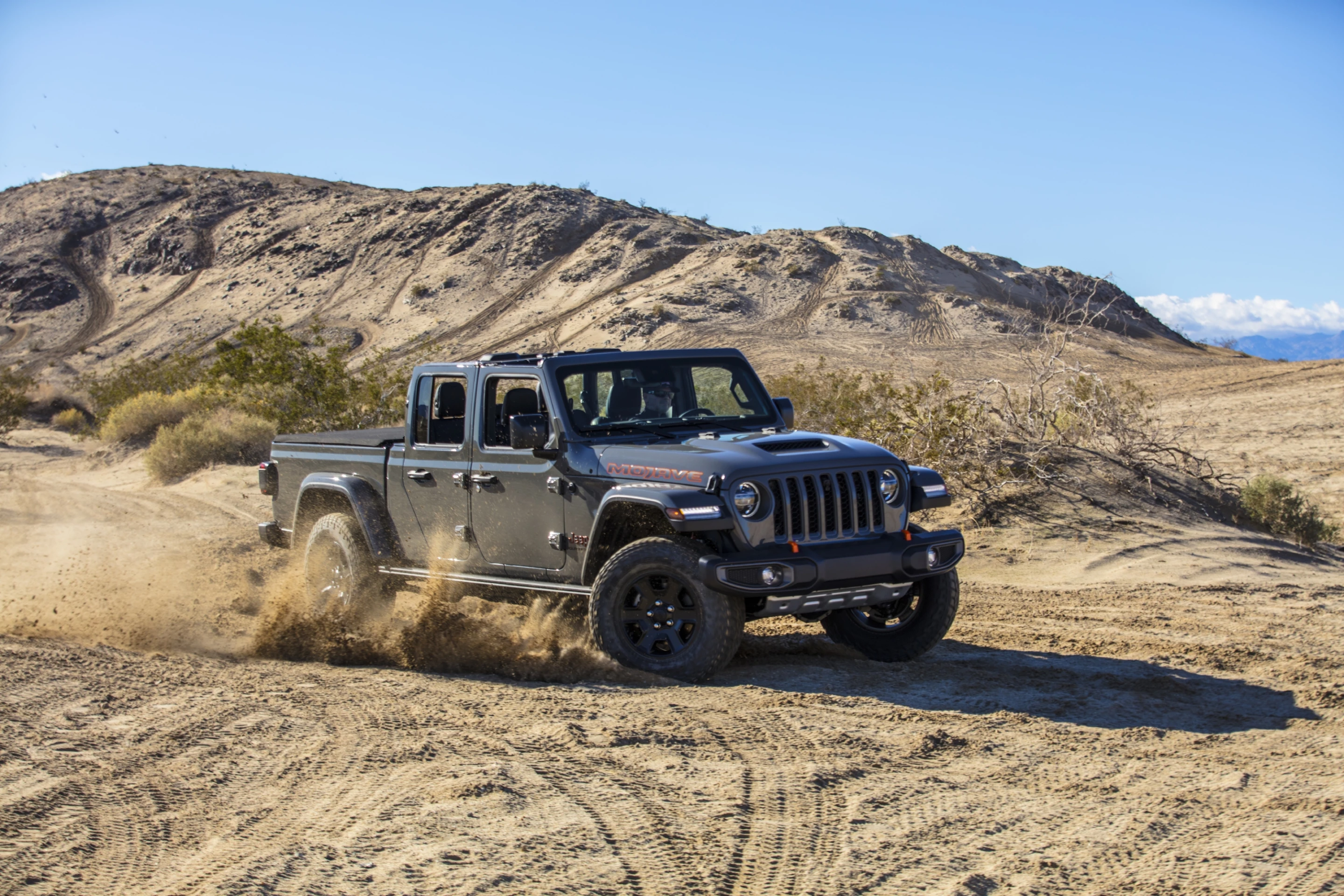 The starting point for the Mojave edition’s new level of capability is Gladiator’s Command-Trac 4x4 system, which features a two-speed transfer case