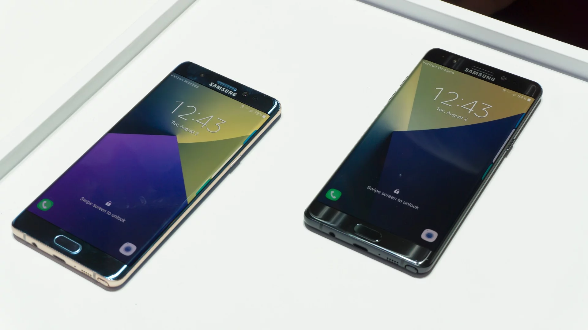 Two color variants of the Note 7
