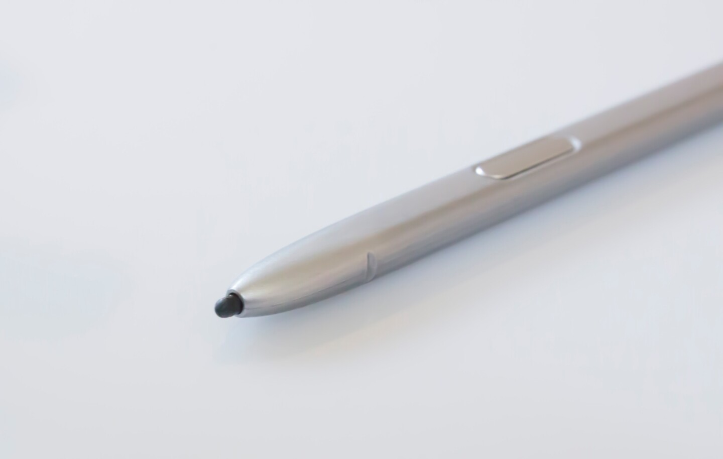 The faux metal finish on the new S Pen