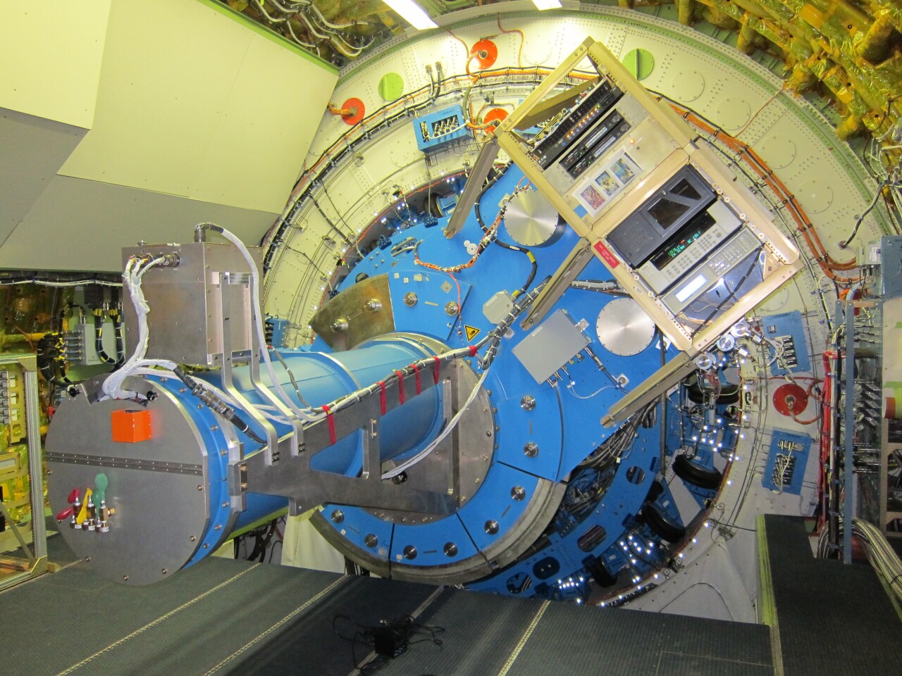 The EXES spectrograph mounted on SOFIA's on-board telescope (Photo: NASA/SOFIA/EXES/Mathew Richter)