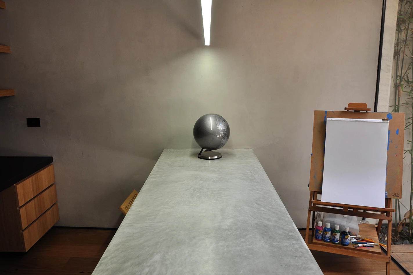 The home's interior design features an impressive "floating" concrete worktop (Photo: Edoardo Campanale for Gizmag)