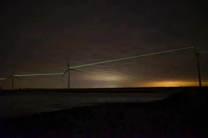 Windlicht joins neighboring wind turbines with light beams