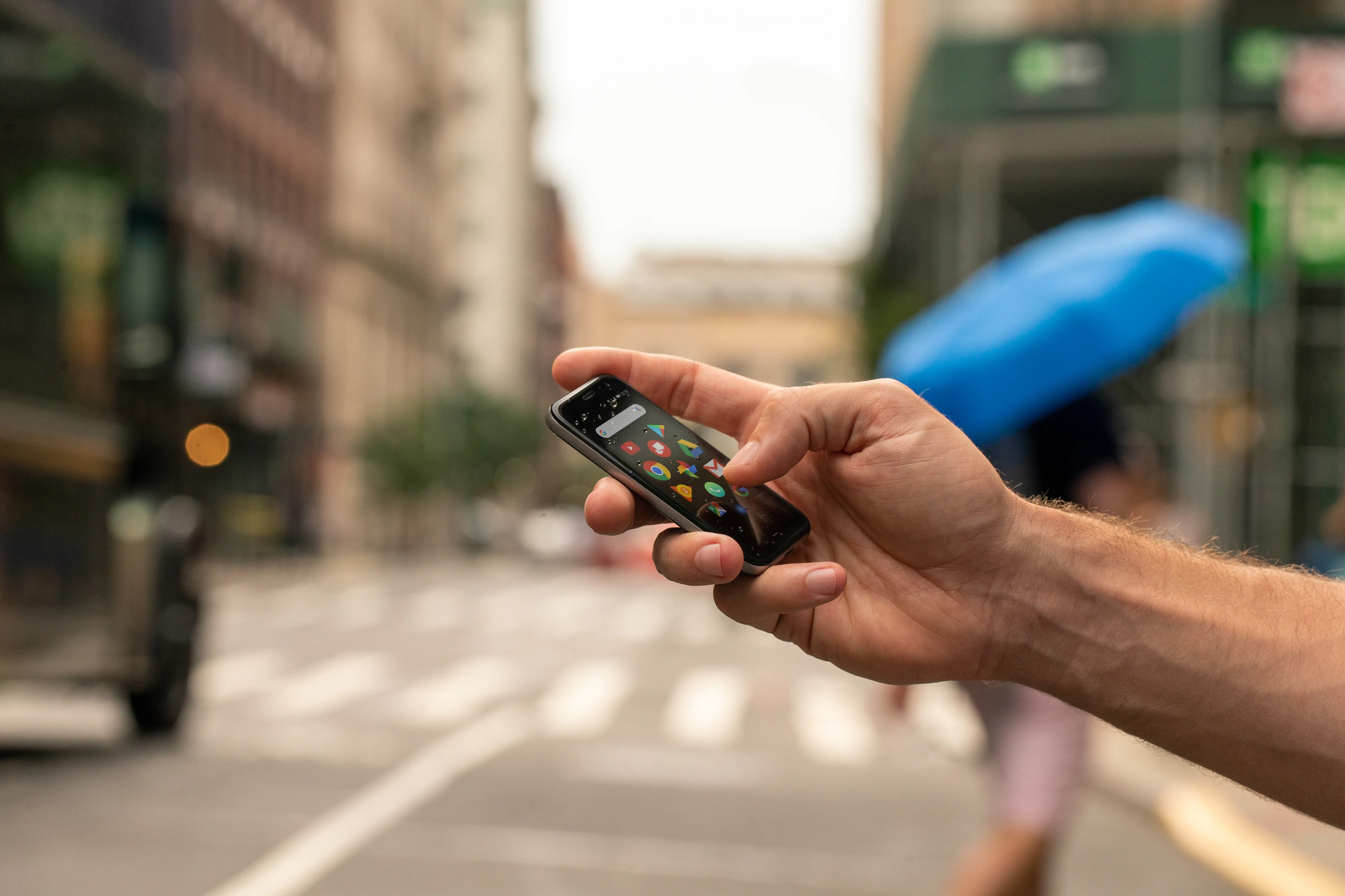 Using Verizon NumberShare, you can forward your calls and texts from your main phone to the Palm