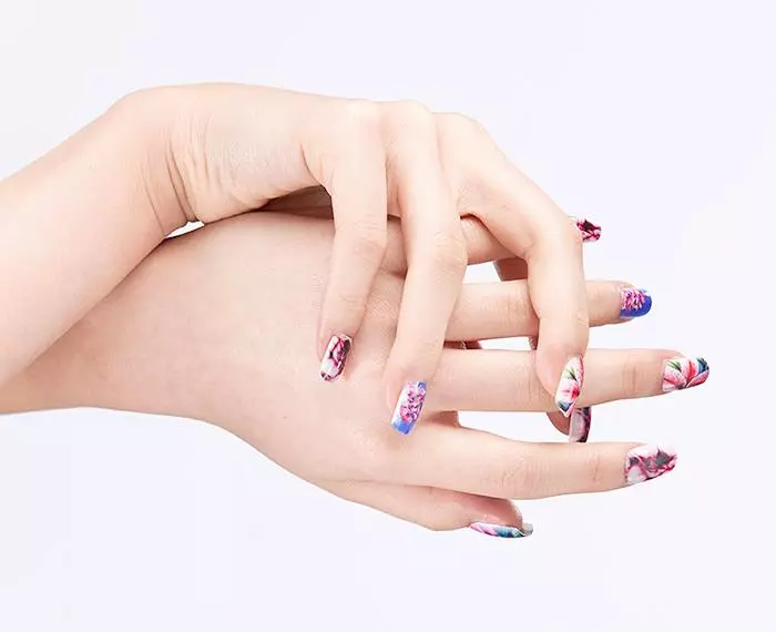 Fingernails2Go uses an inkjet printer to paint users' nails