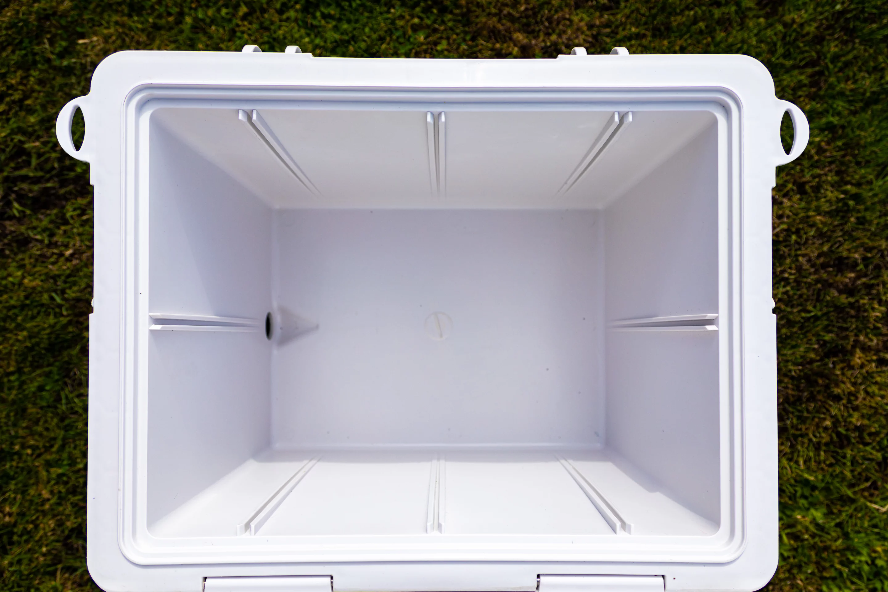 By relying on thin vacuum insulation panels in place of hunks of foam, Dam Coolers keeps its walls thin and maximizes interior volume while slimming the external dimensions