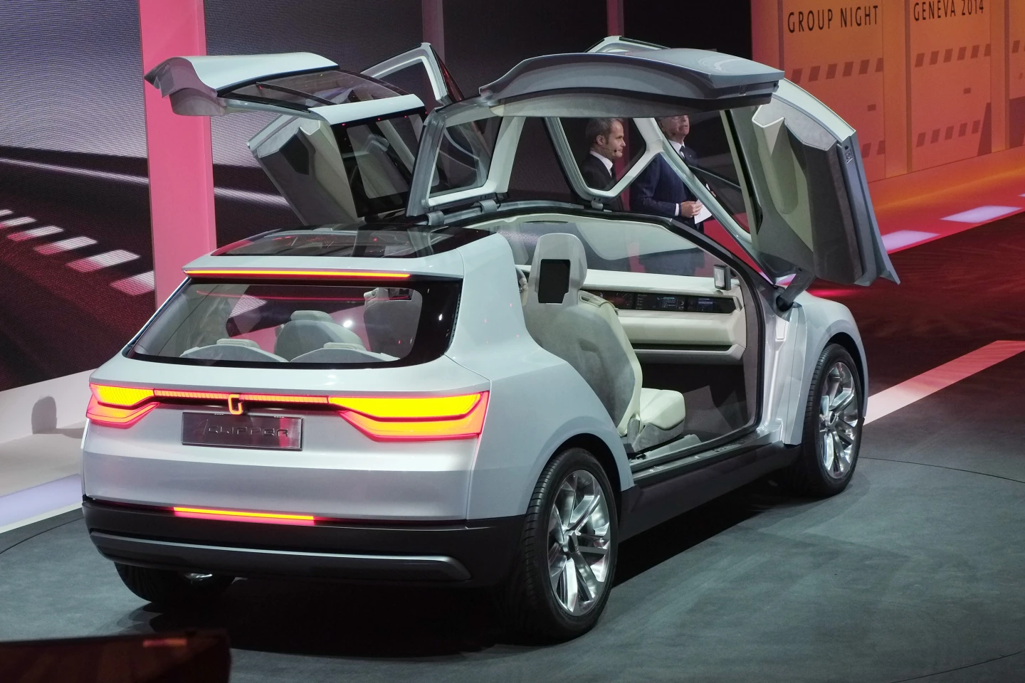 The Italdesign Giugiaro Clipper showing door action