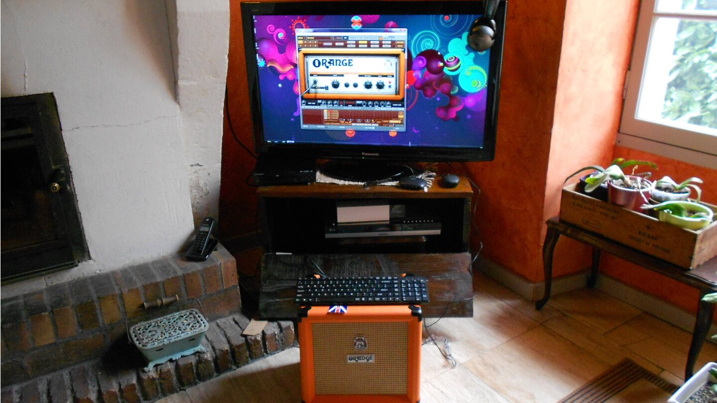 The inclusion of two HDMI ports facilitate the connection of the OPC to a big screen TV