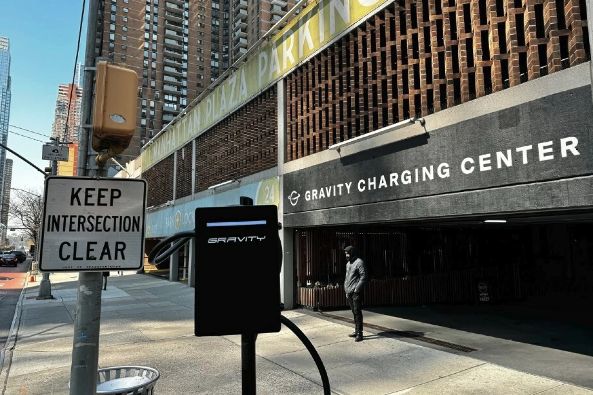 Gravity's latest offering is a 200-kW curbside charger designed to bring fast-charging to city streets