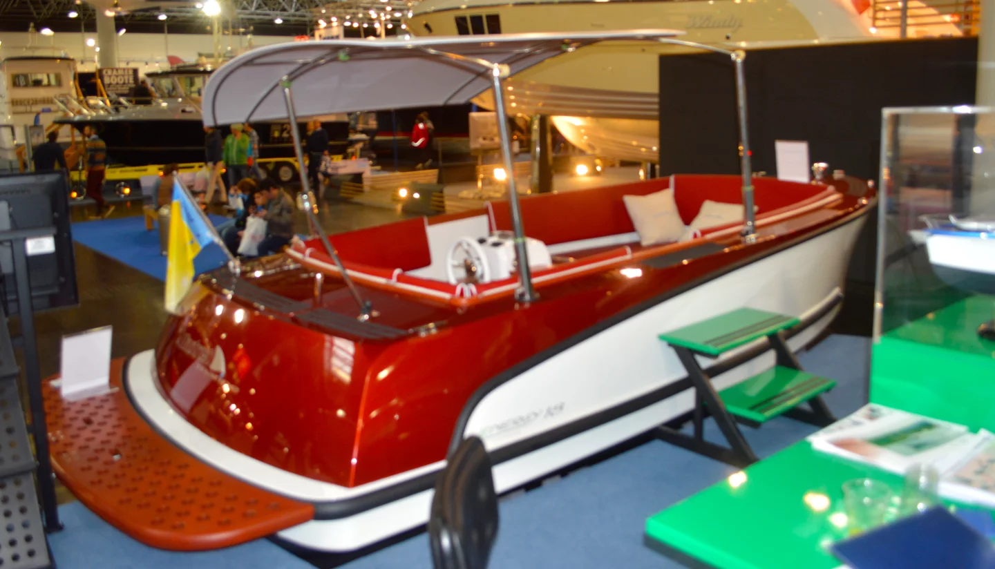 Alfastreet's sliding roof allows for repositioning of the roof in relation to the sun