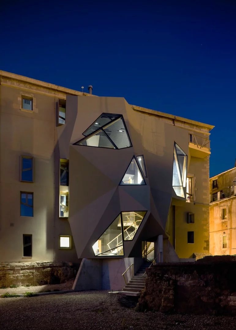 An elegant example of parasitic architecture this addition to a city building in Spain from Bailorull Architects is a clever way to stylishly expand the footprint of the structure in a thoroughly modern way