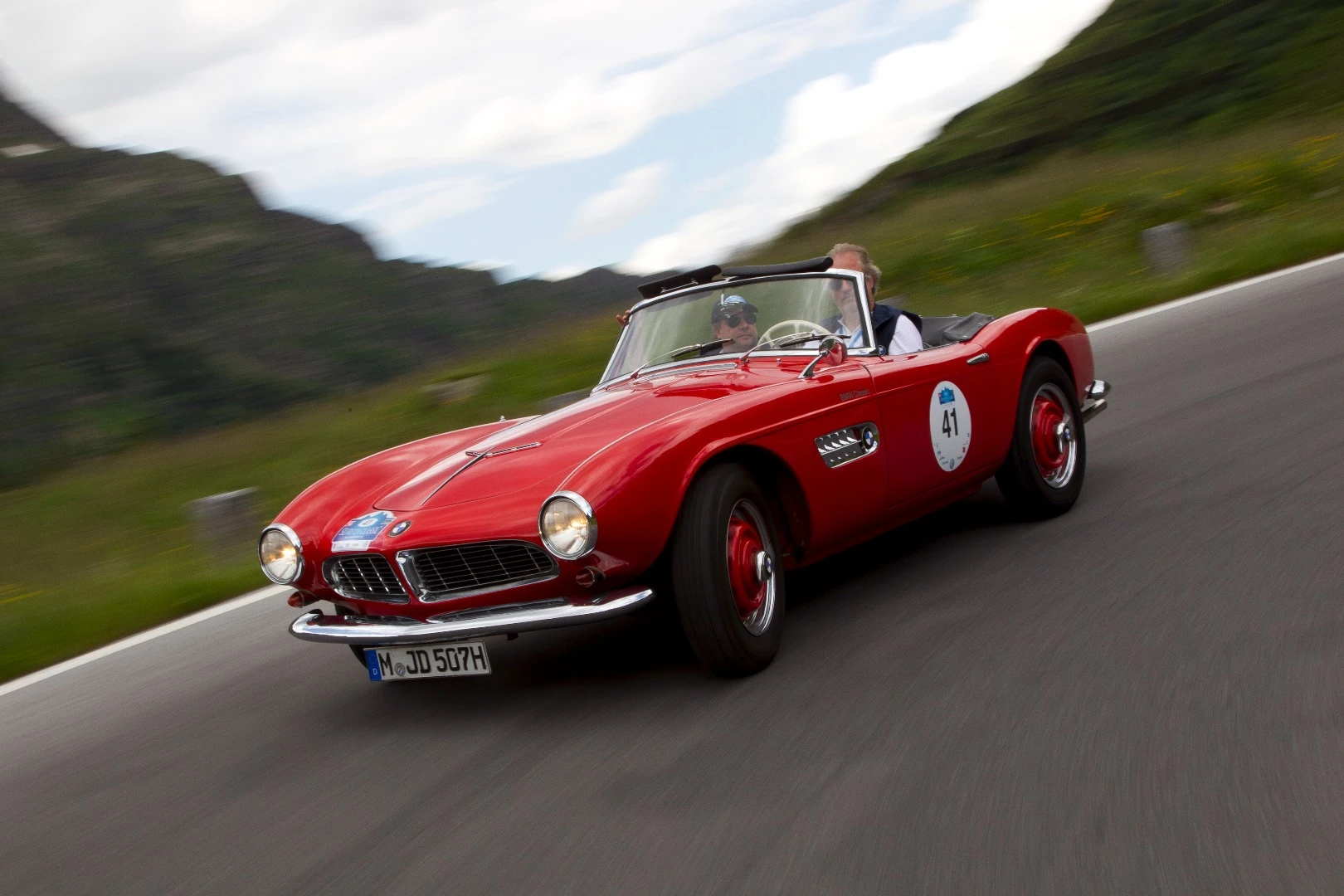 The car was powered by a small V8 engine, but this isn't about big performance