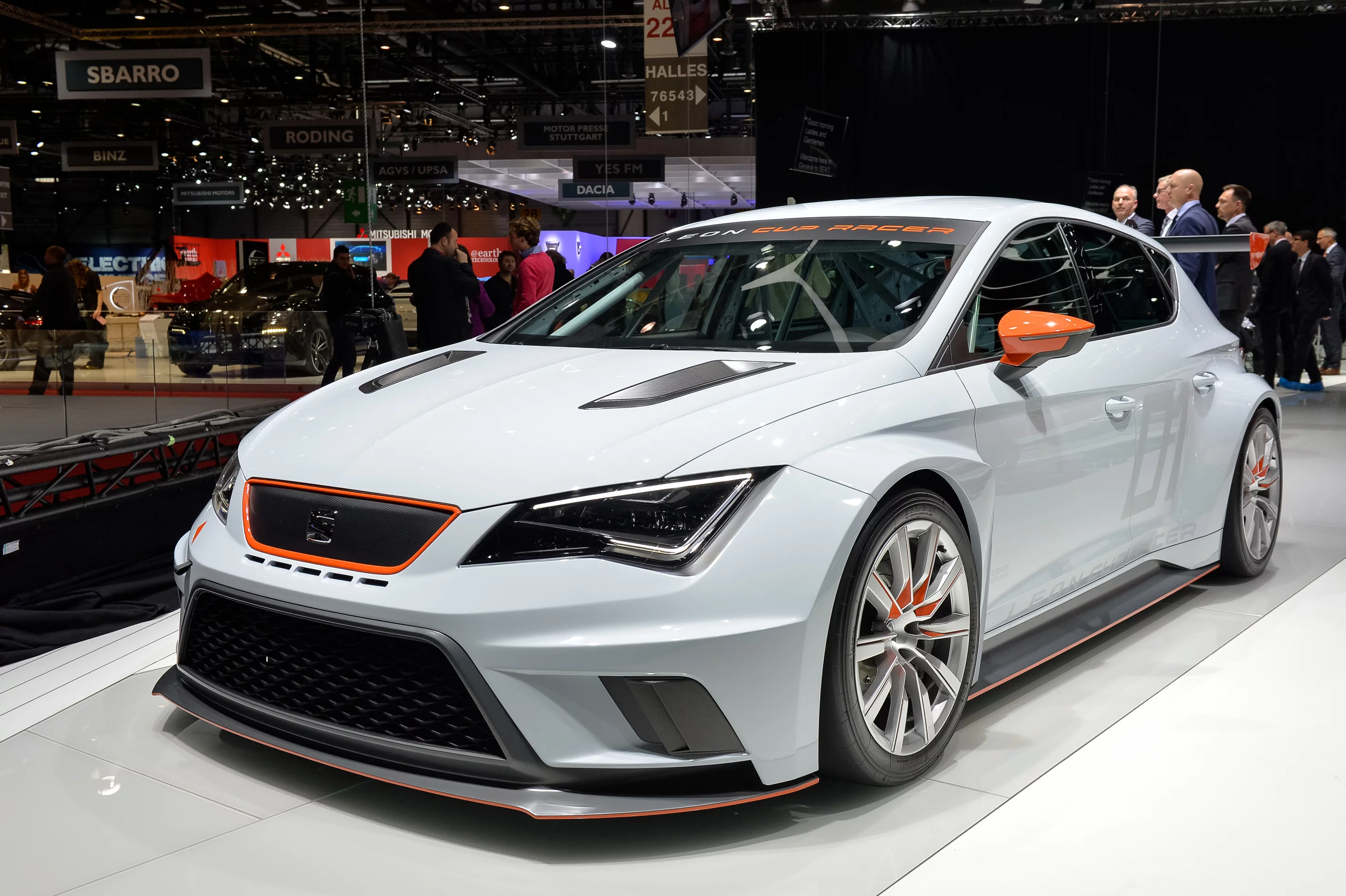 The car used to set the astonishing 7:58.4 lap time was a production-specification SEAT Leon Cupra 280 DSG, equipped with an optional Performance Pack that includes Brembo high-performance brakes, 19-inch alloy wheels and Michelin Pilot Sport Cup 2 tyres.