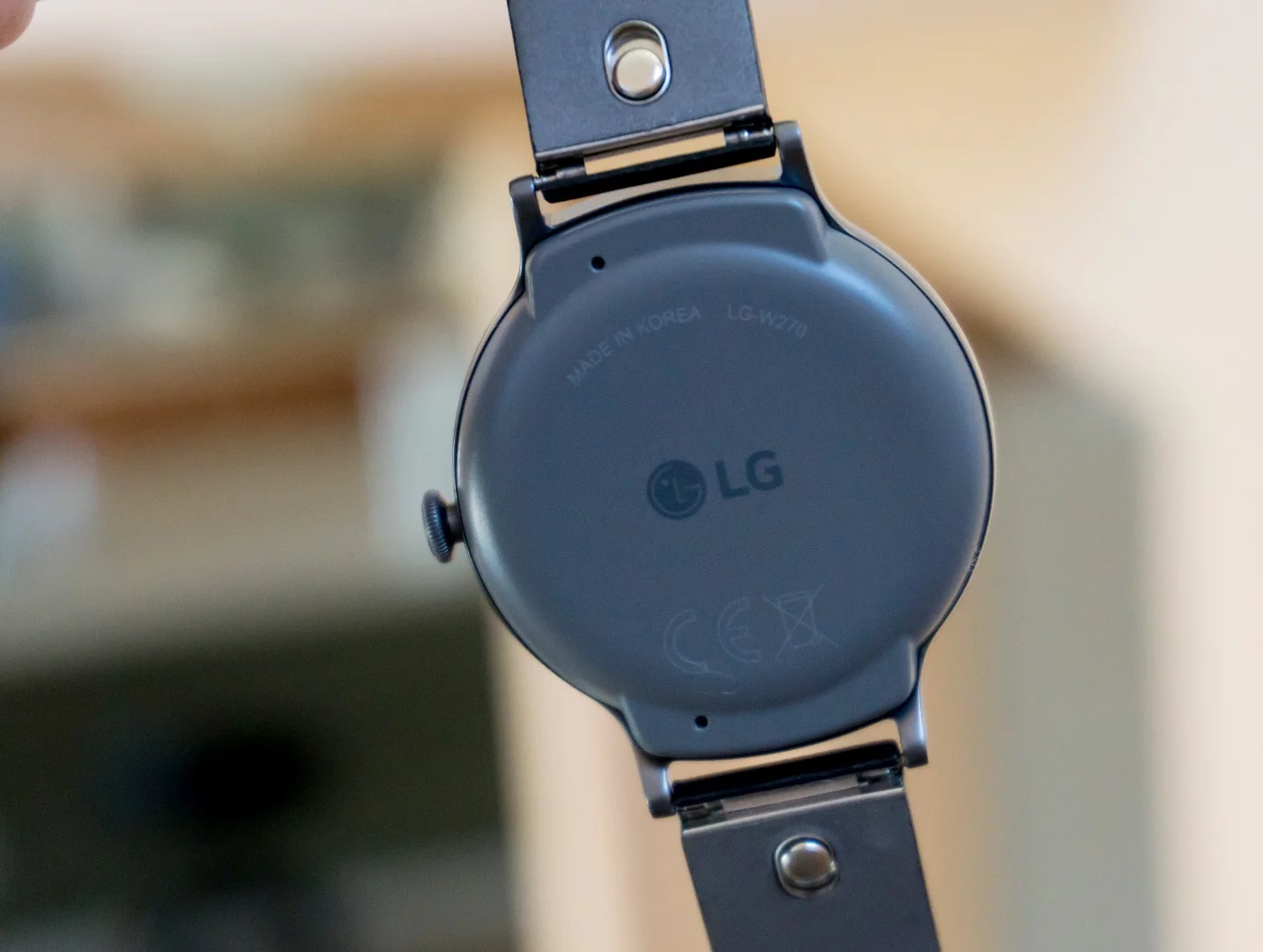 Its plastic back lacks a heart-rate sensor