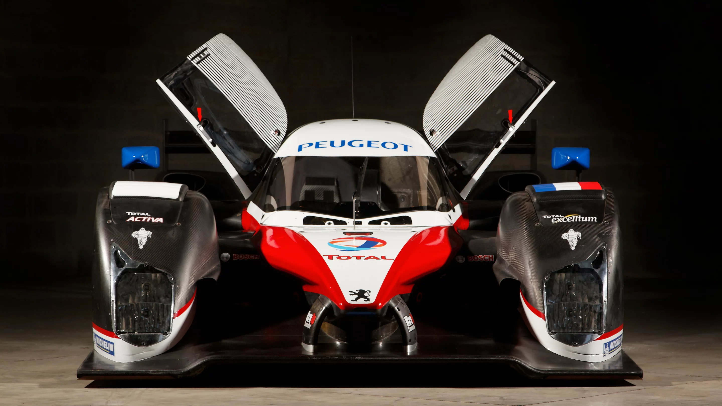 2007 Peugeot 908 V-12 HDi FAP Le Mans Racing Car Photo: Bernard Canonne / RM Auctions