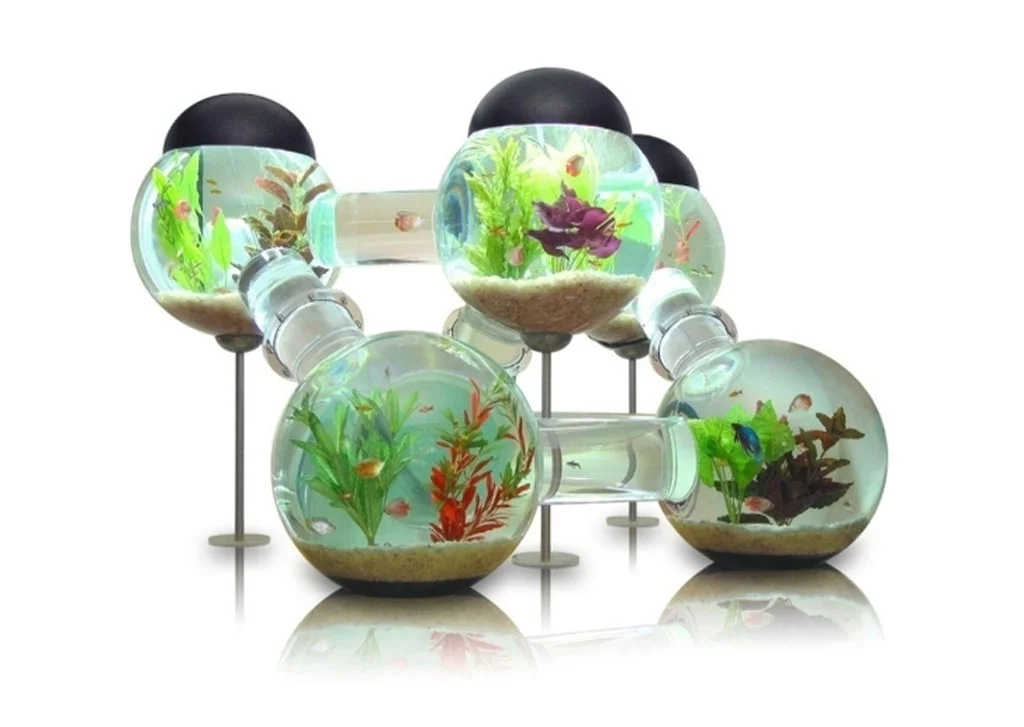 The Labyrinth Aquarium can be used with or without a stand