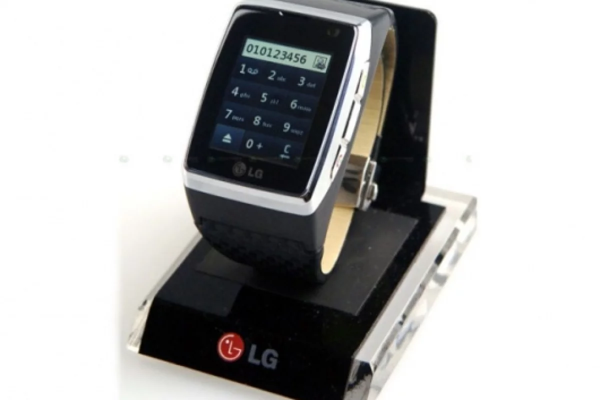 The LG-GD910 Touch Watch Phone