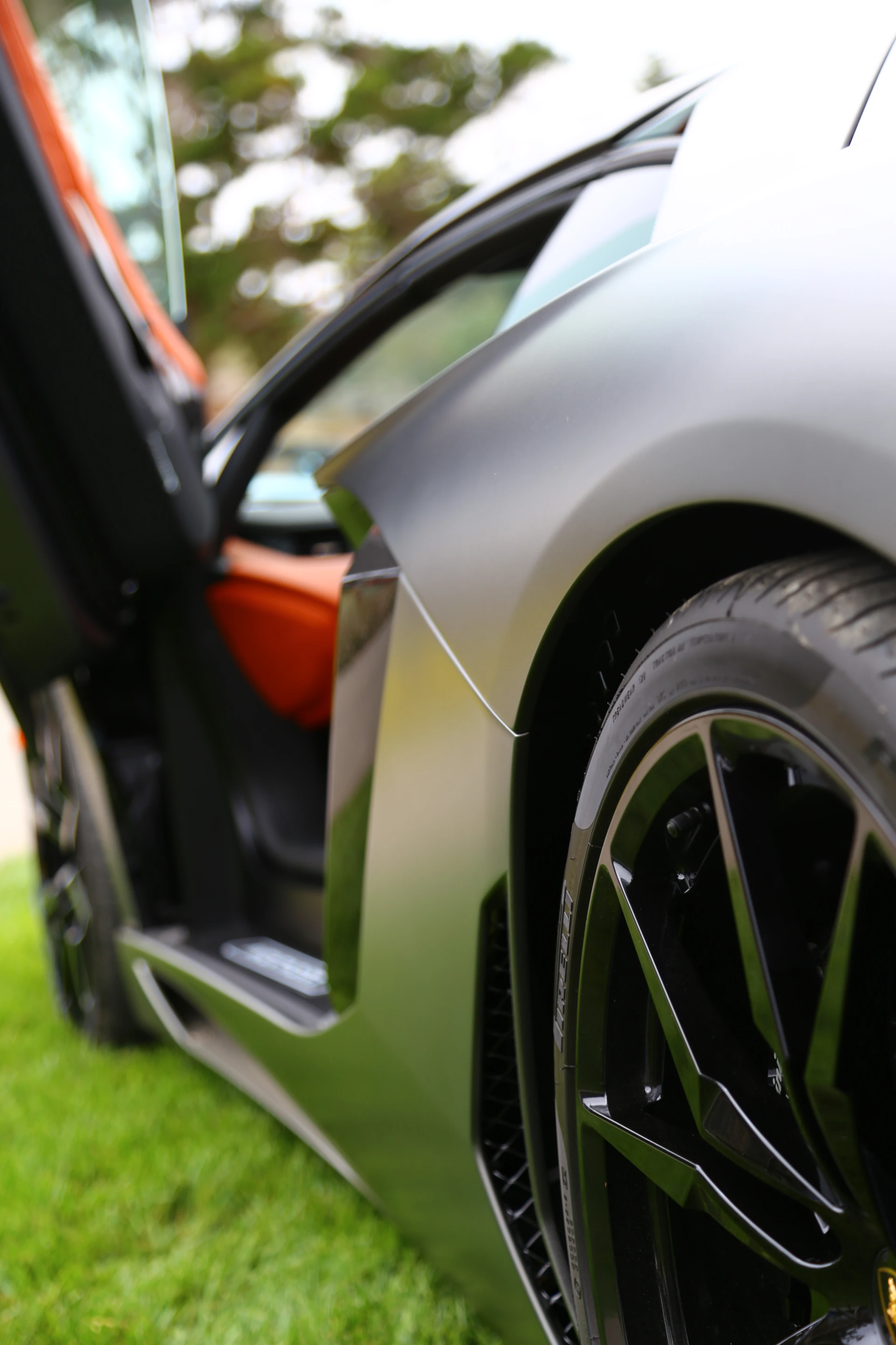 Lamborghini will build only 100 Aventador LP 720-4 50th Anniversary Roadsters (Photo: Angus MacKenzie/Gizmag.com)