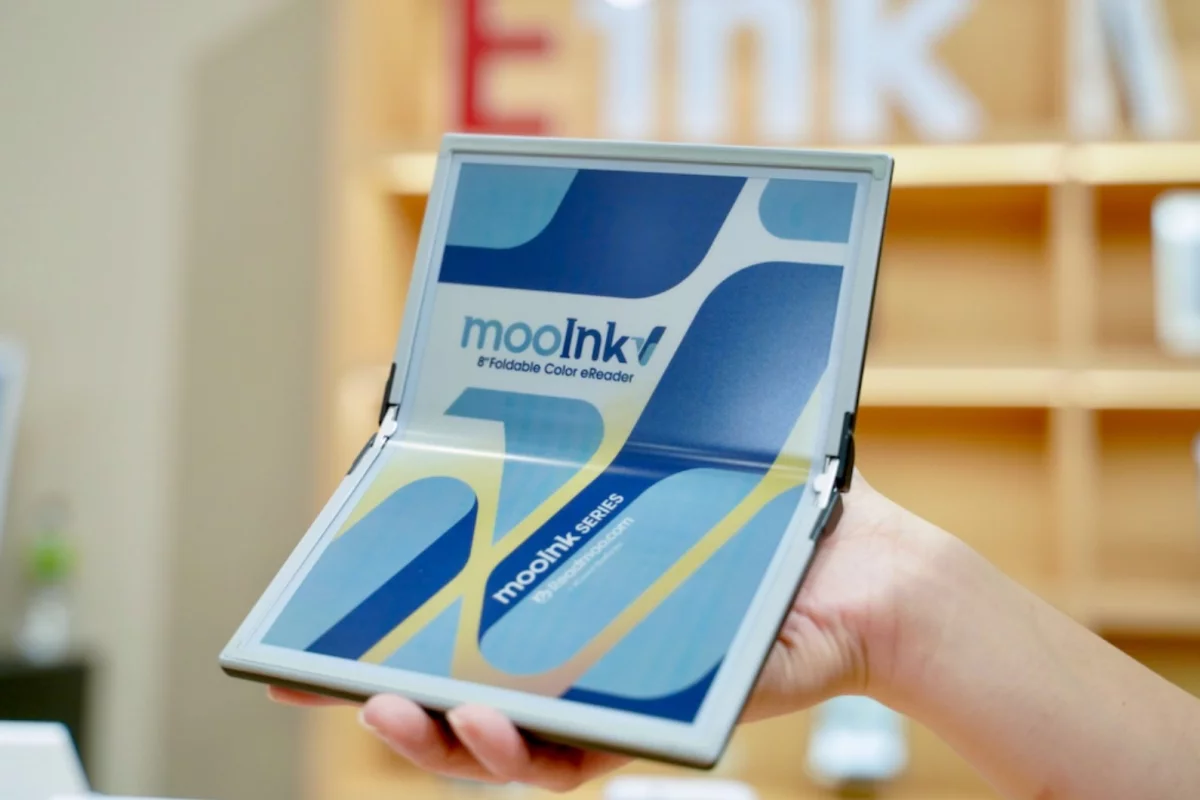 "Continuously looking for lighter and more colorful reading solutions for readers has always been the team's goal," said Readmoo CEO, Pang Wenzhen. "We are very happy to cooperate with E Ink to launch mooInk V"