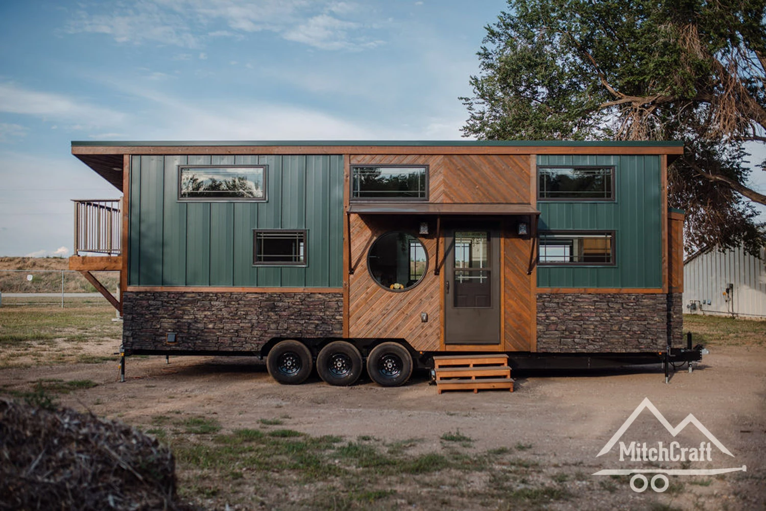 As its name suggests, Lisa's 30 x 10 Tiny Home measures 30 x 10 ft (9.1 x 3 m), which means it's around 2 ft (0.6 m) wider than most tiny houses we cover