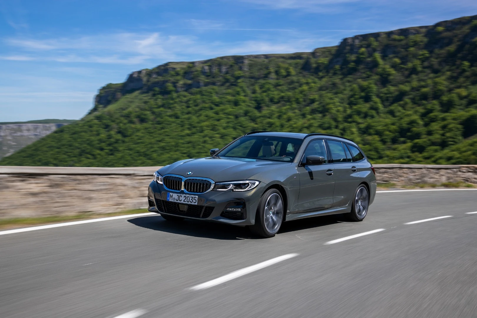 As the sixth-generation of the 3 Series Touring, this new wagon will debut to the public on June 25 at the BMW Group #NEXTGen presentation in Munich followed by a debut at the Frankfurt motor show in September
