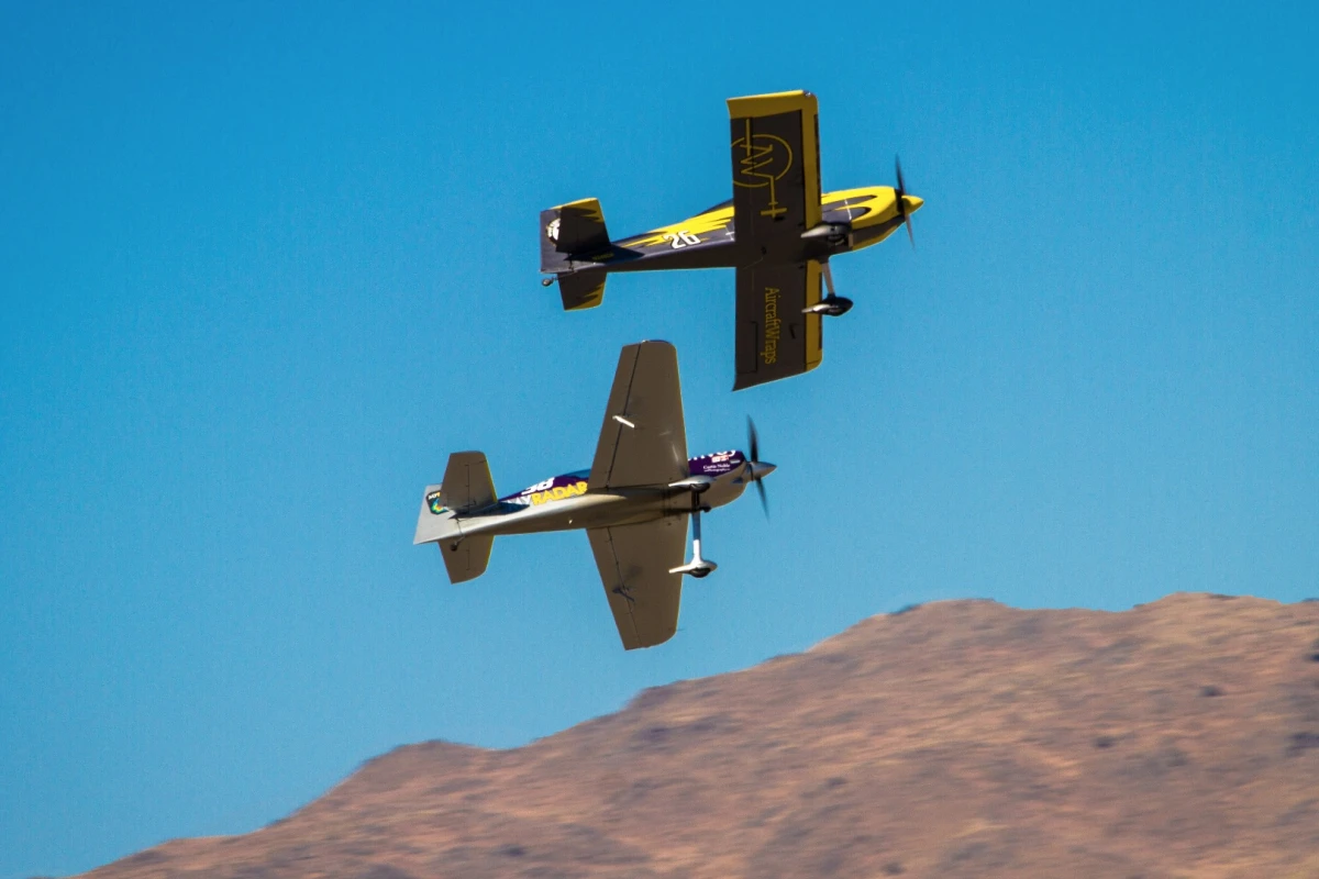 Wing to wing: an optical illusion. Racers try to keep at least an entire wingspan between them in the air