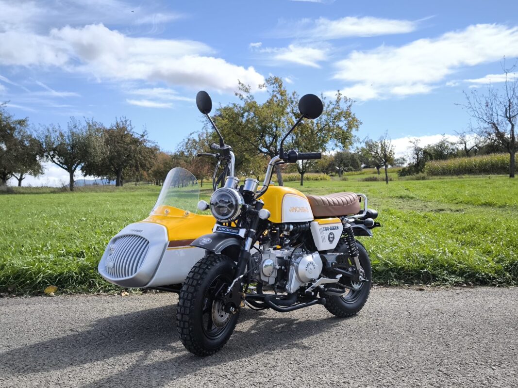 A $4,400 retro mini-moto with a sidecar, anyone?