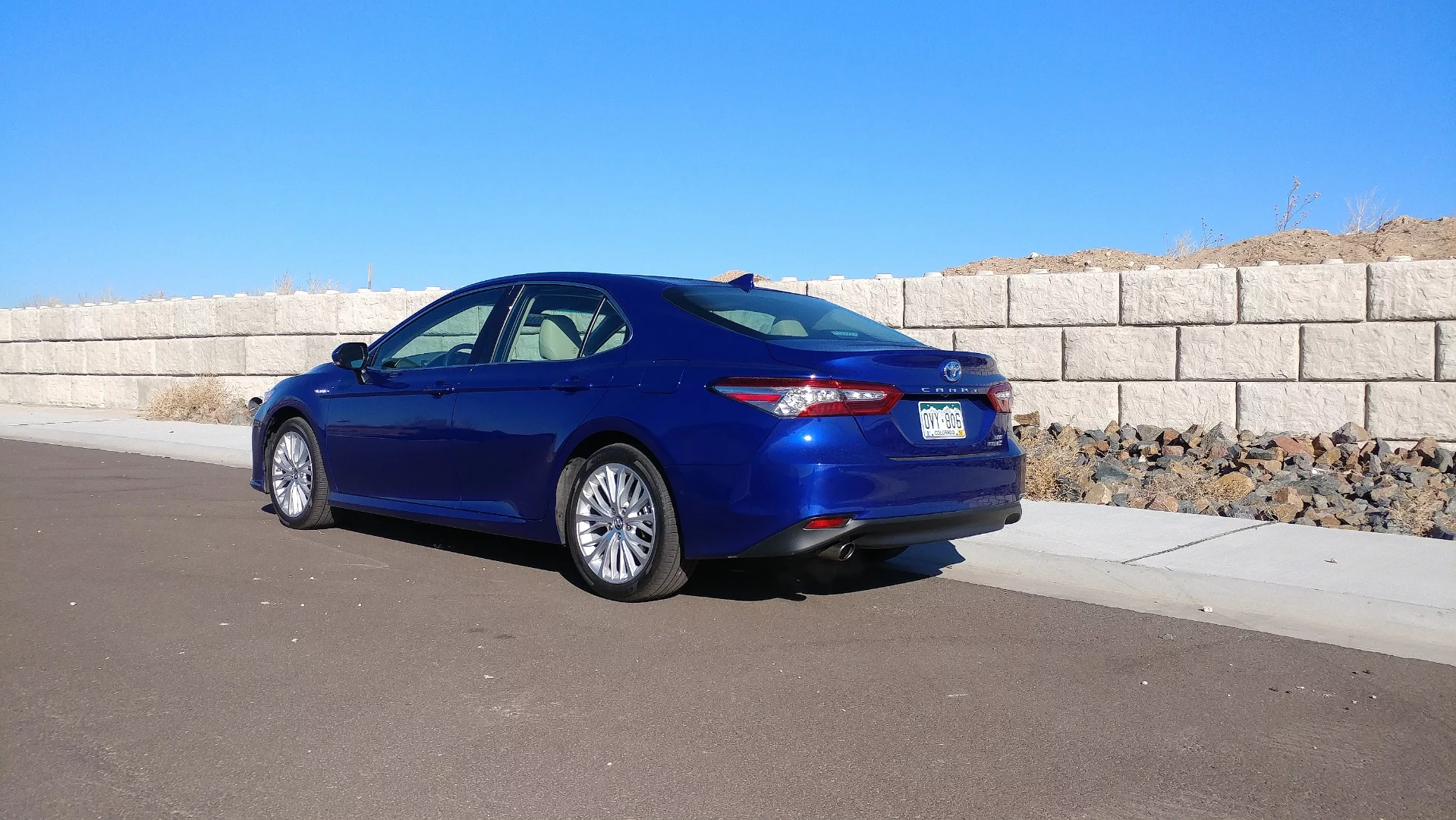 Six-cylinder models are EPA-rated at 26 mpg combined (9 l/100km) and Hybrid models are rated at 46-52 mpg combined (5.1-4.5 l/100km)