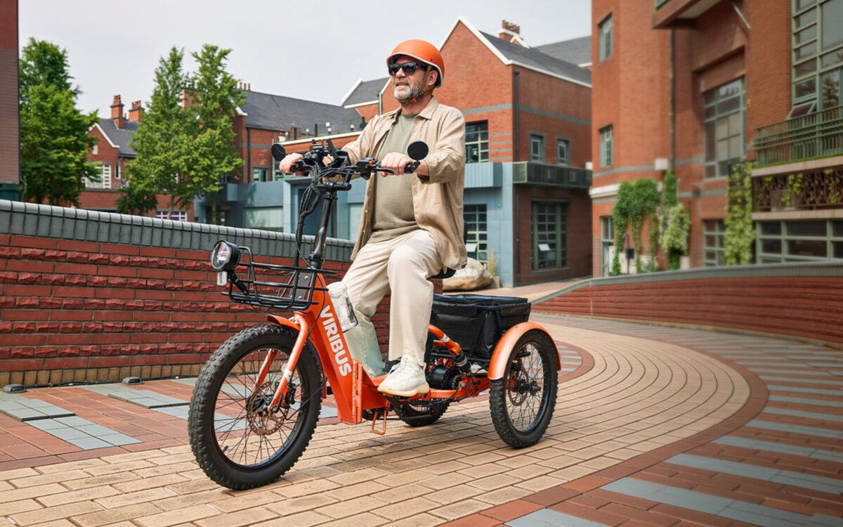 Folding e-trikes put 1,200 watts of cargo-hauling power on tap