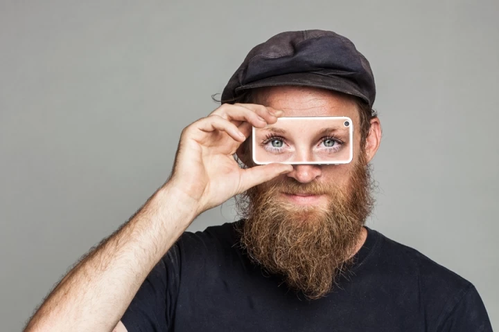 Be My Eyes is a new mobile app that aims to help blind people in situations where they need to see something