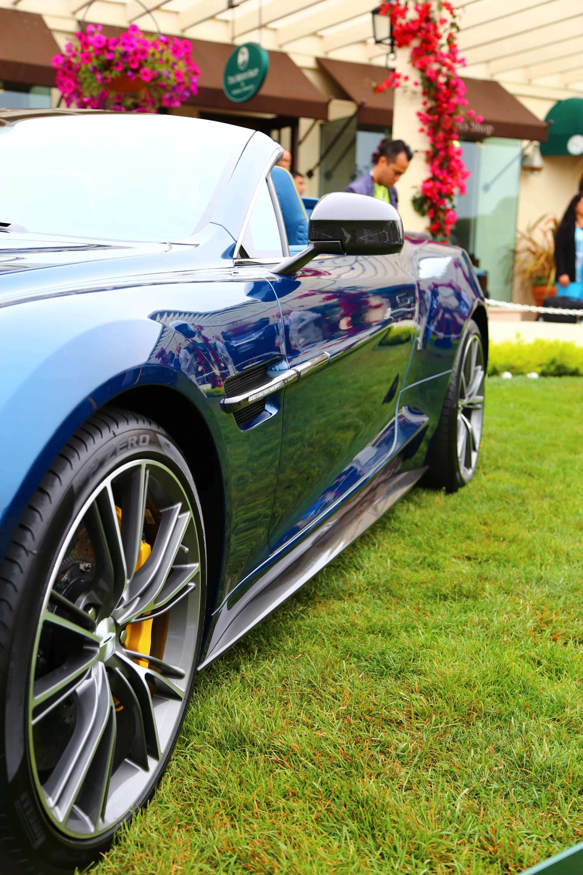 New Vanquish Volante is quicker thanks to new VH architecture that combines bonded aluminum with carbon fiber to create a chassis that is 14 percent lighter than the previous model (Photo: Angus MacKenzie/Gizmag.com)