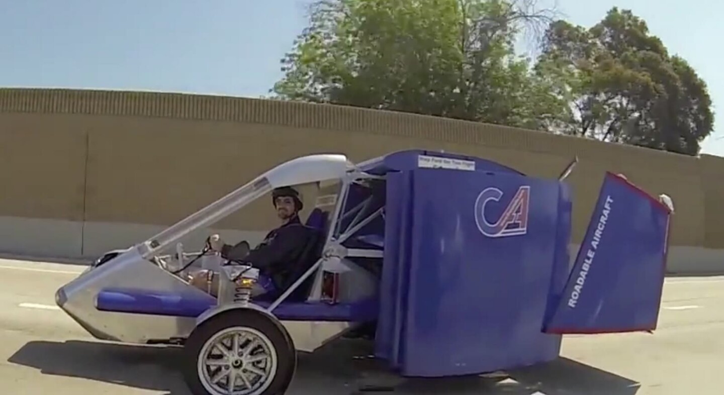 Caravellair: flying trike with fold-out wings
