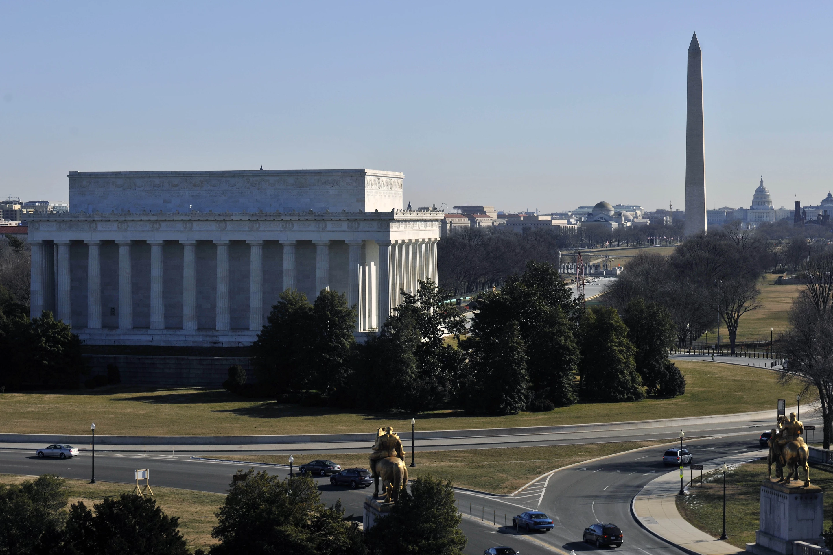 An aerial view of the Washington Monument and Thomas Jefferson Memorial