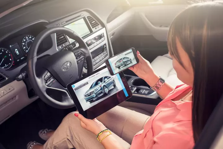 The Hyundai Virtual Guide app includes instructional videos and interactive screens explaining many vehicle features