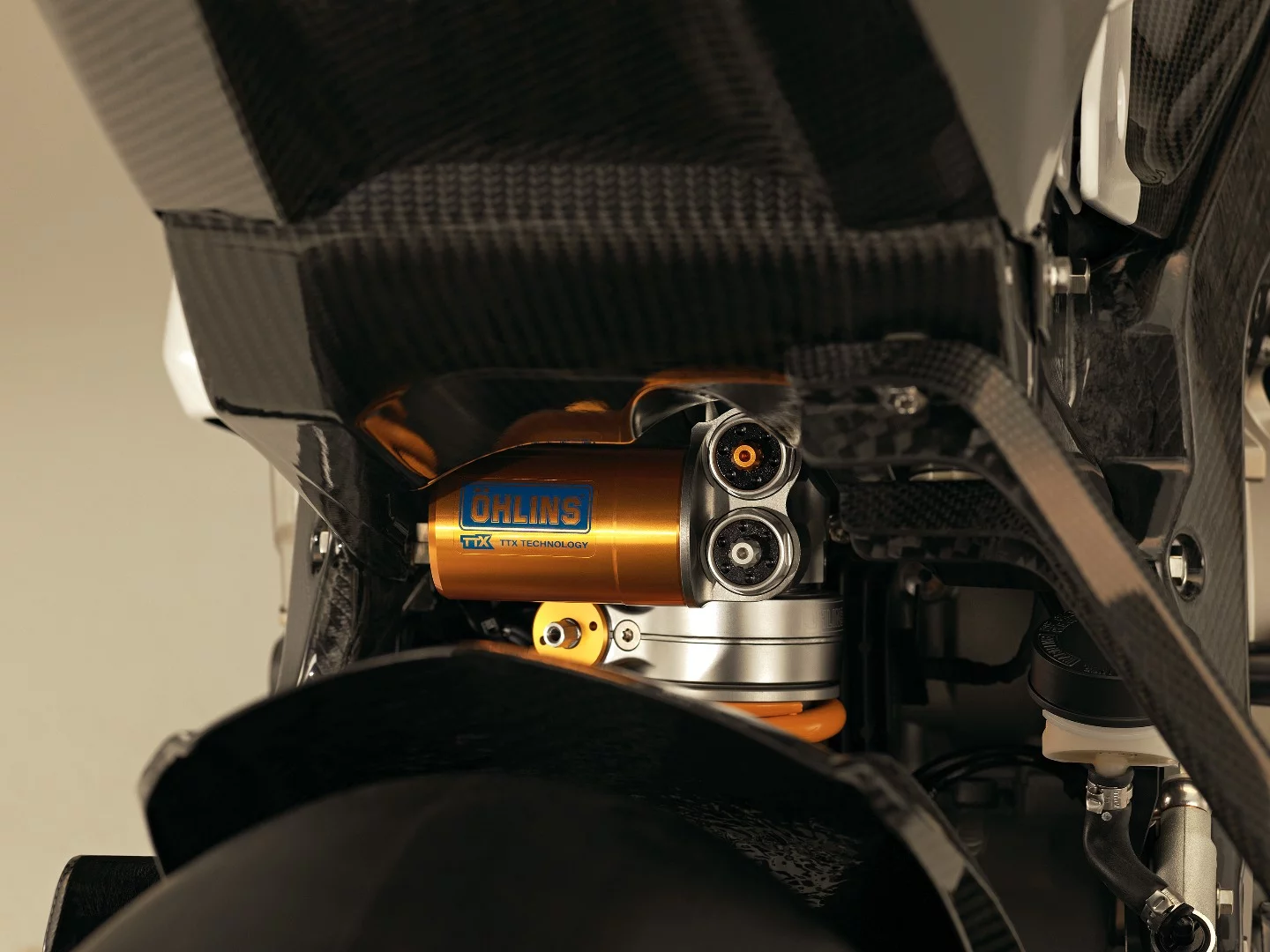 The HP4 Race has an Ohlins TTX 36 GP spring strut for rear end suspension