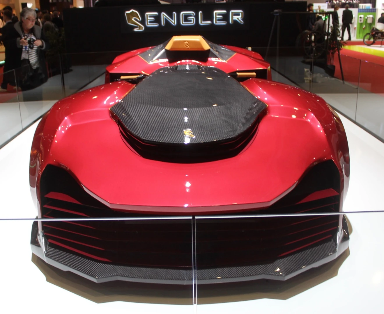 5.2-liter twin-supercharged V10 Lamborghini power