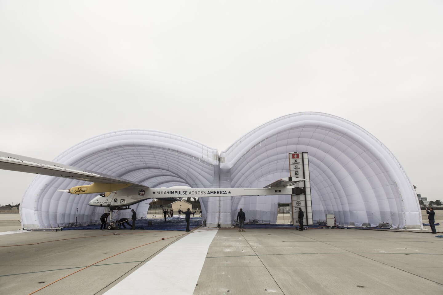 The inflatable hangar is 11 m high at its highest point to accommodate the Solar Impulse's tail (Photo: © Solar Impulse | Ackermann | Rezo.ch)
