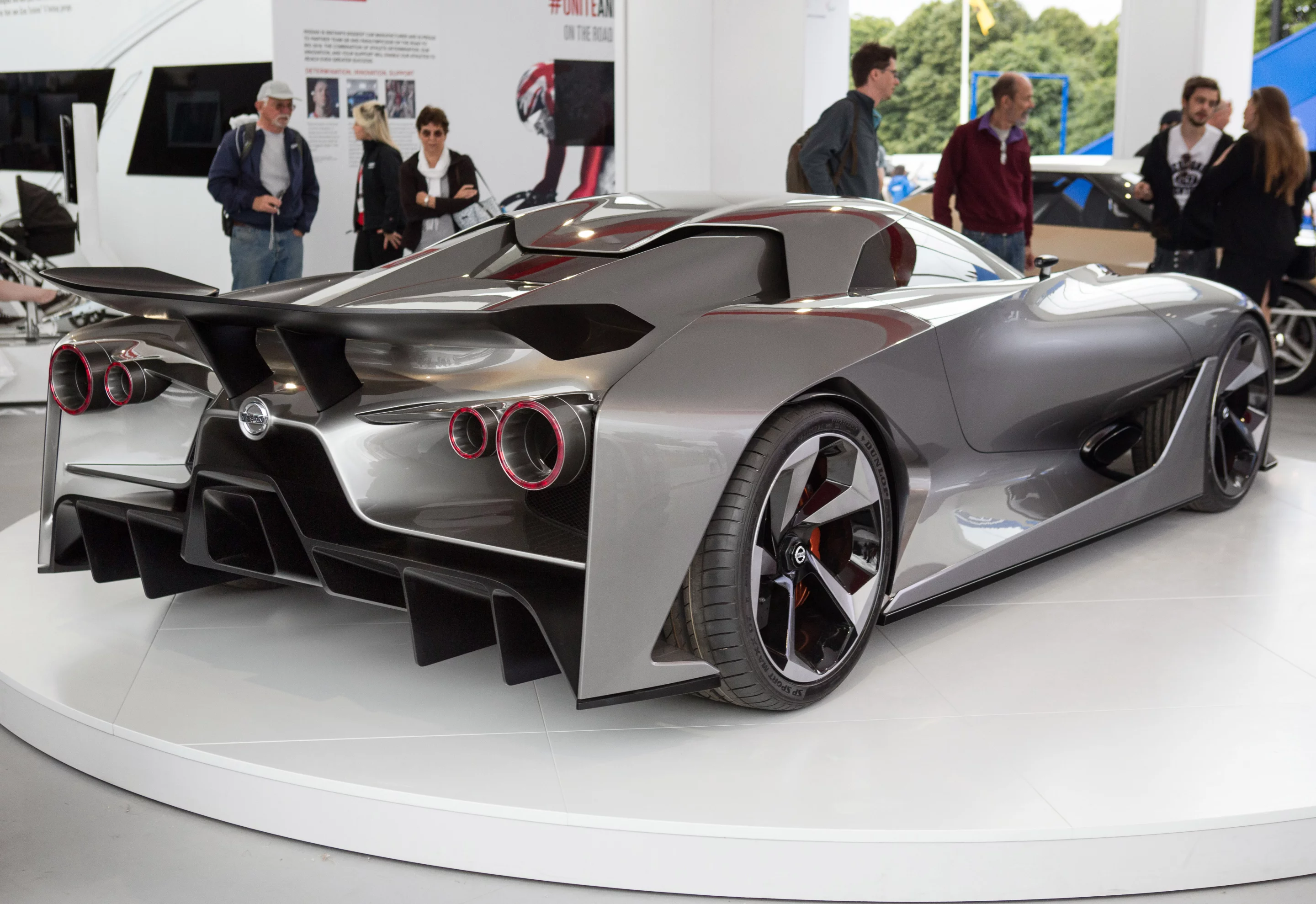 Concept 2020 Vision Gran Turismo uses design cues from current Nissan supercars