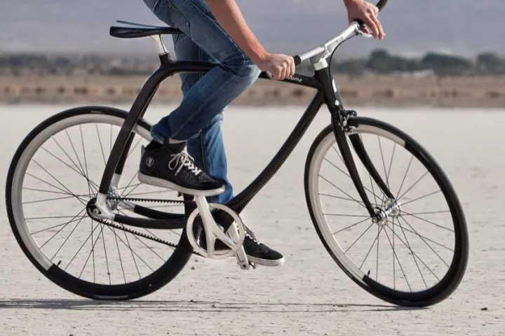 The Rizoma 77/011 is a very high-end carbon fiber commuter bicycle