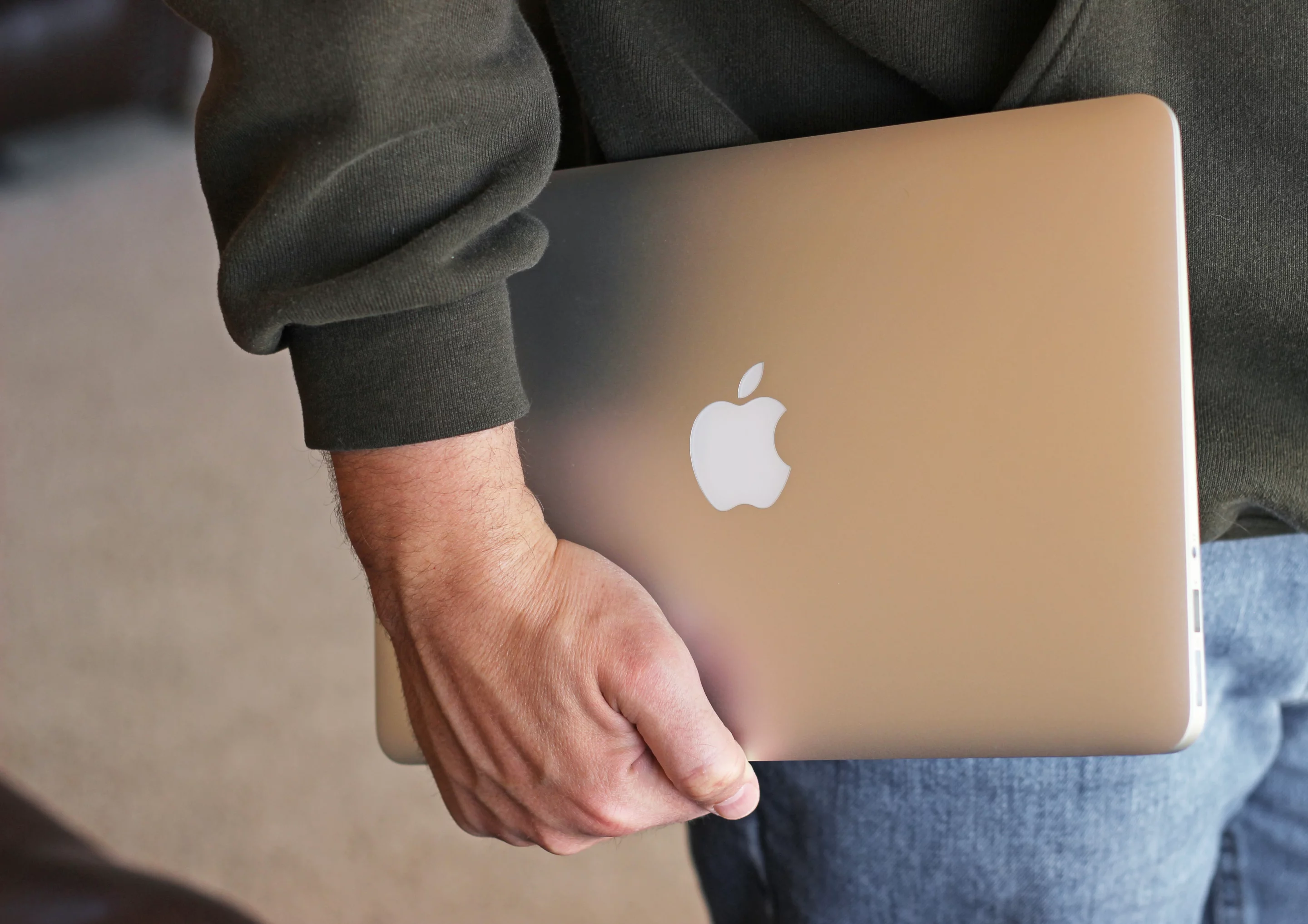 Both devices are easy to pick up or throw in a bag (Photo: Will Shanklin/Gizmag.com)
