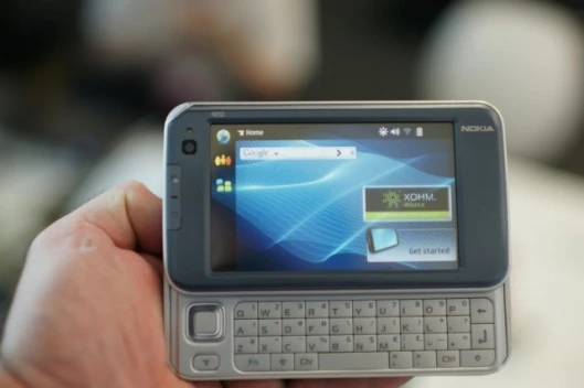 for comparison, the N810 was bigger, and didn't include a 3G radio.