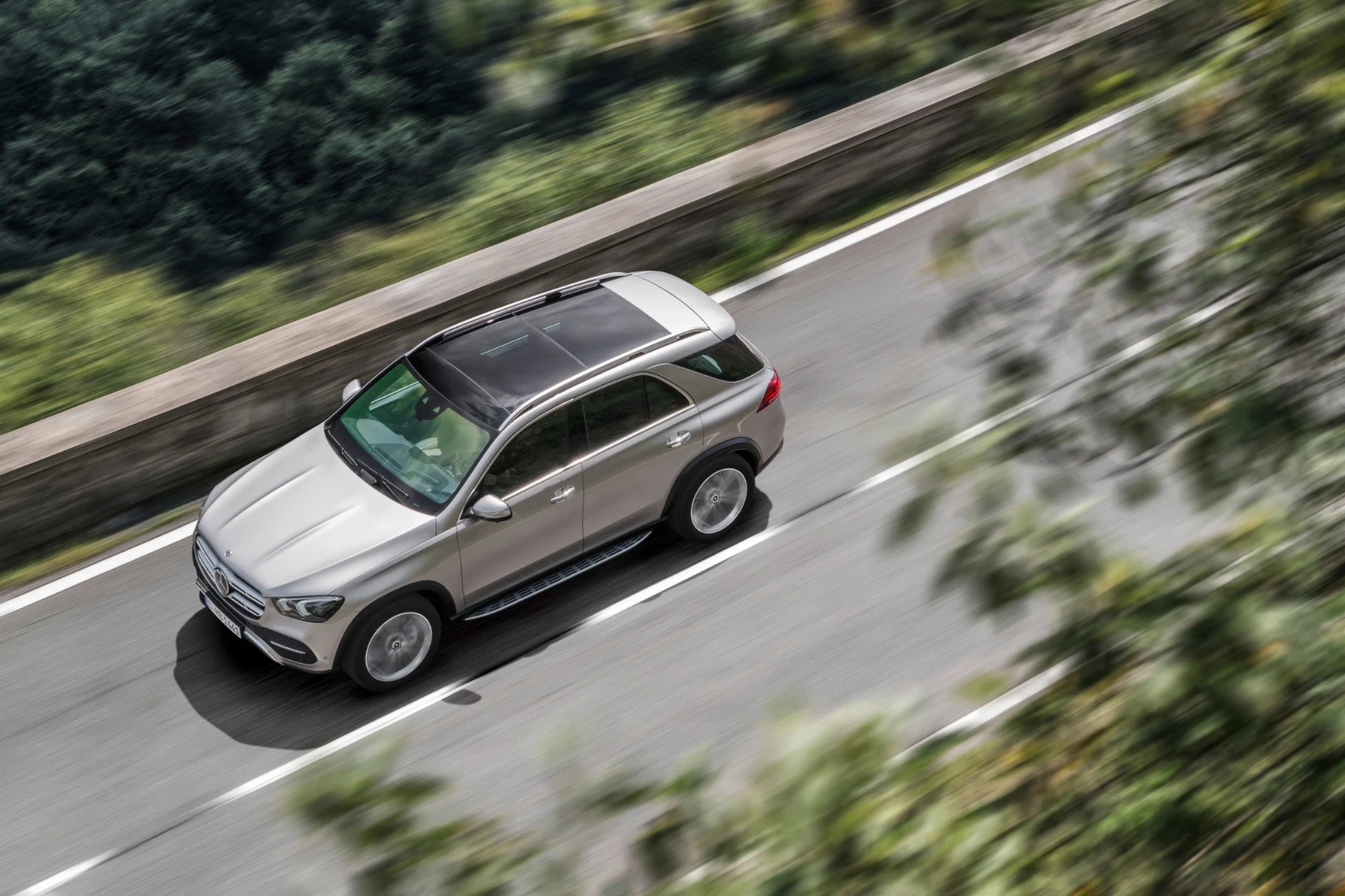 2019 Mercedes-Benz GLE: twin stage sunroof