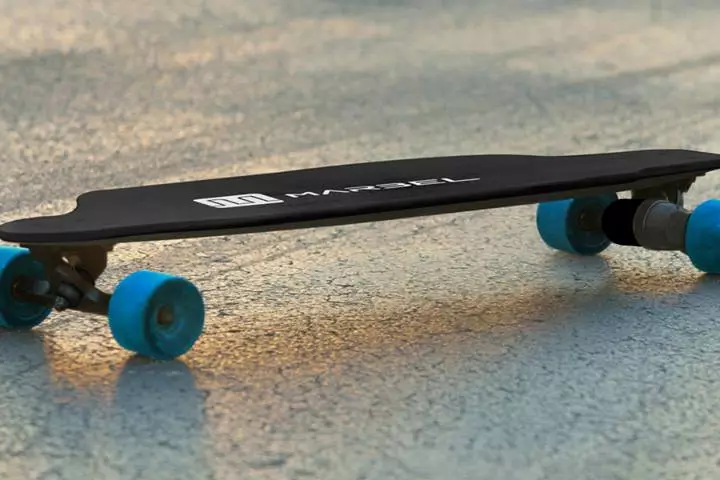 Marbel uses a lithium-ion battery and a Kevlar and carbon fiber composite deck to keep its weight under ten pounds (4.5 kg)
