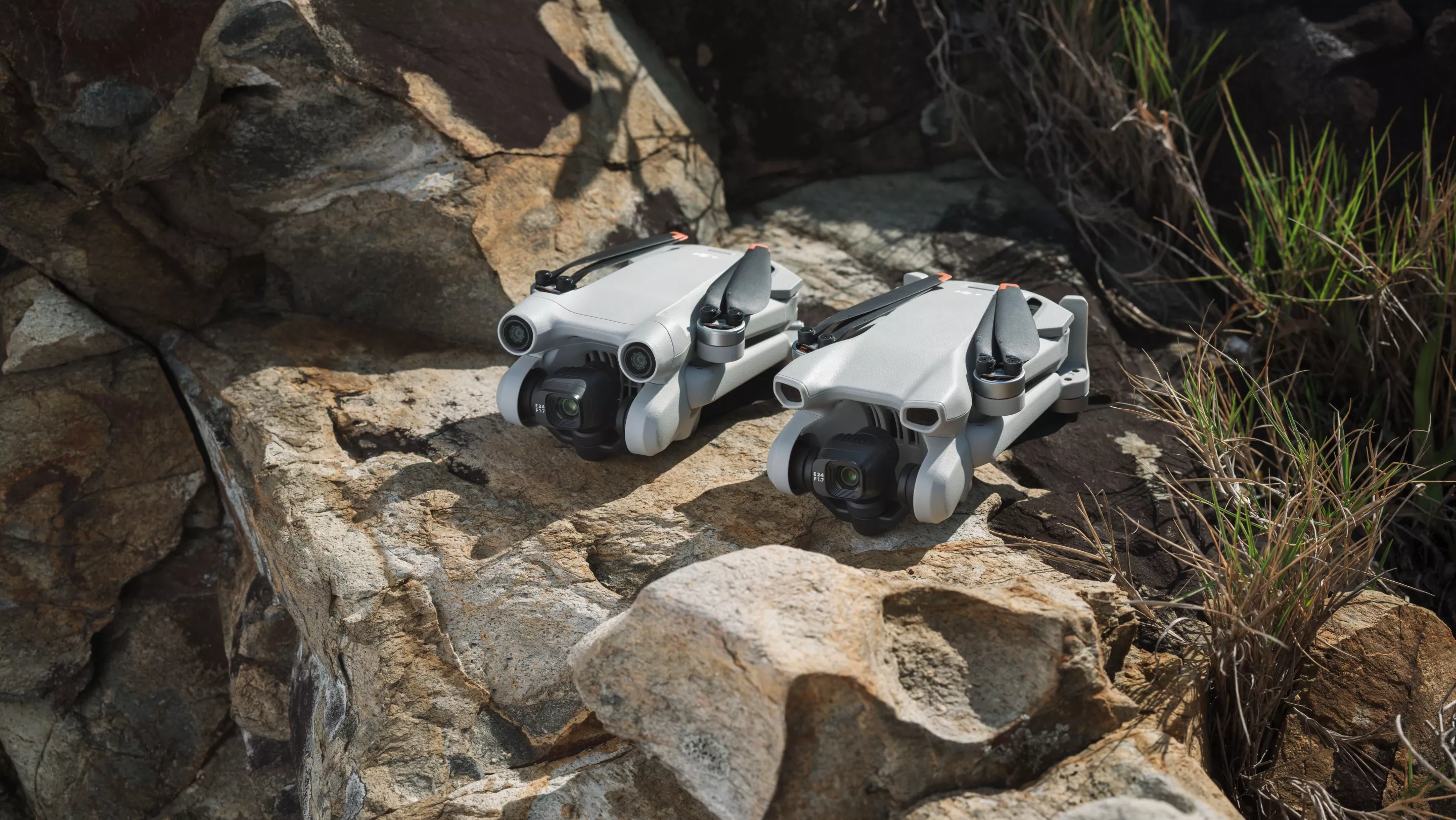 The Mini 3 (right) sports a very similar look to its more capable Mini 3 Pro (left) sibling