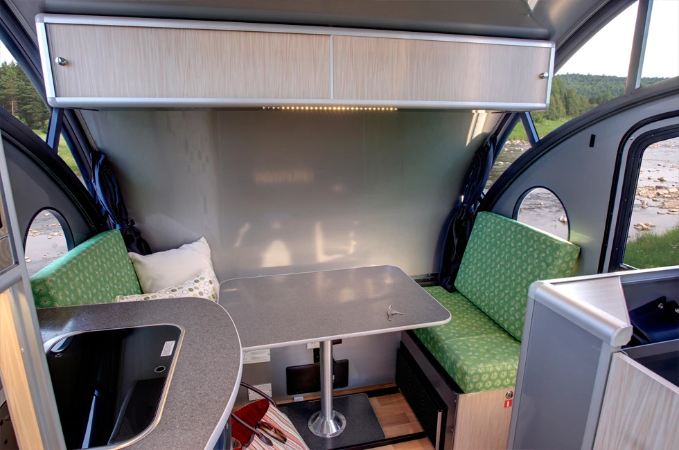 The table can be moved to create two distinct dining areas: a two-seat and a five-seat dinette