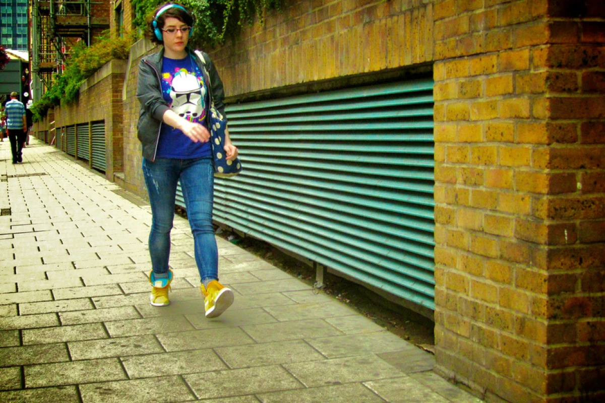 One Llama's new app aims to make walking down the street with headphones safer Photo: Kuma Chan