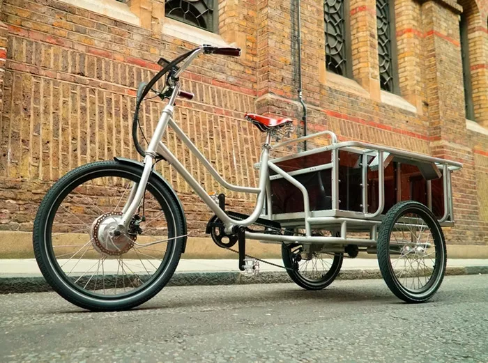 The movE electric cargo bike weighs 55 kg (121 lb)