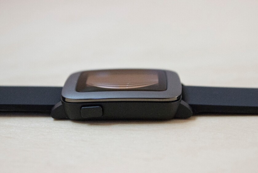 Pebble Time doesn't have an overly thick profile
