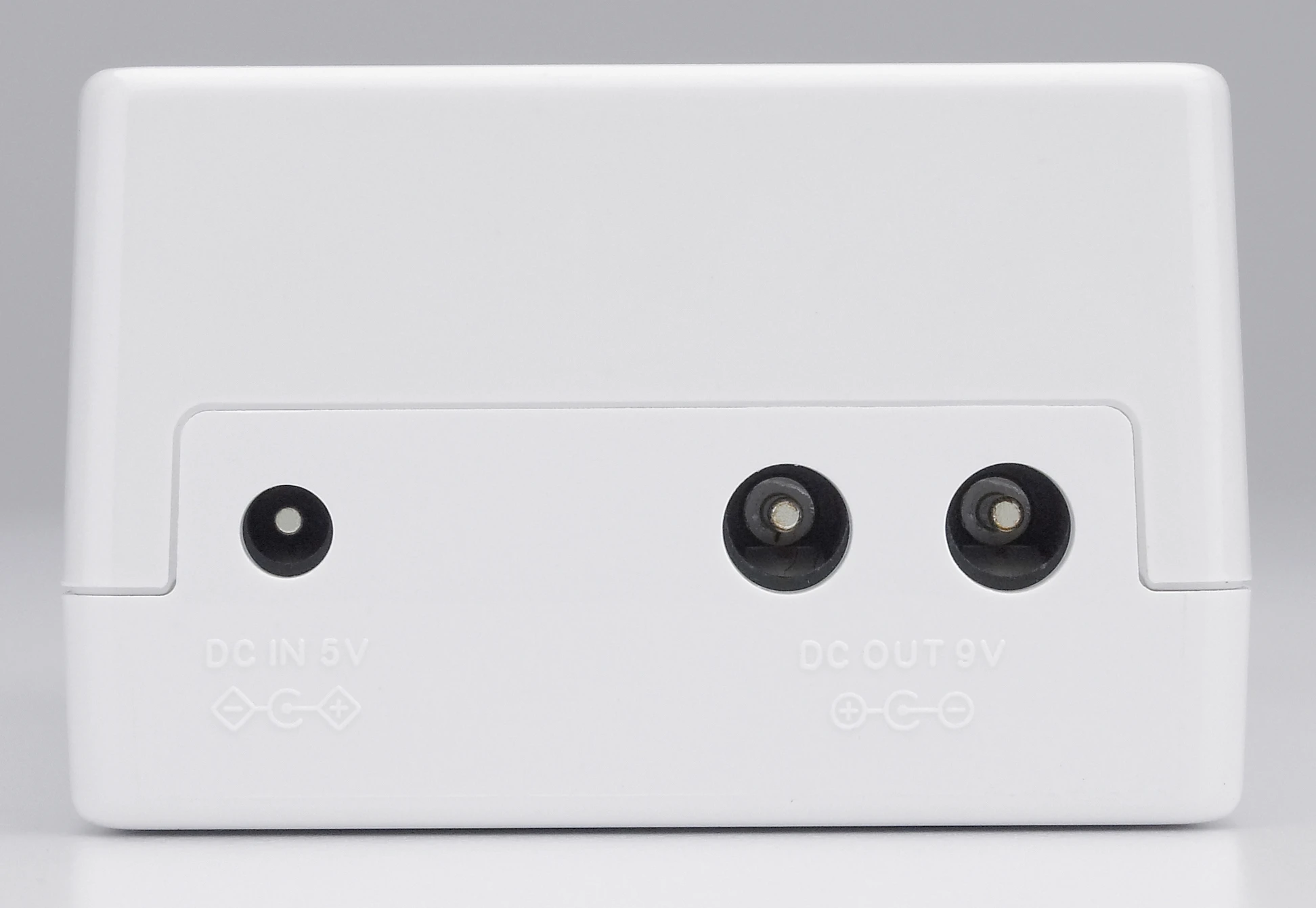 The unit sports two Dc outputs